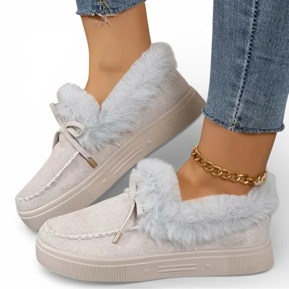 FAUX FUR LINED PLUSH BOOTIES IN LIGHT GRAY - BRAND NEW - Picture 3 of 4